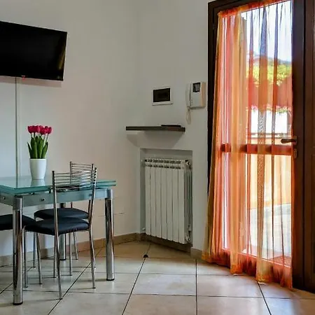 Domus Emy - Deliziosa Casa A Piano Terra Con Giardino E Posto Auto A
